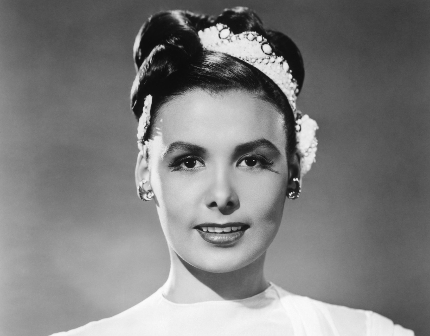 Lena Horne in Till the Clouds Roll By (1946) in white top