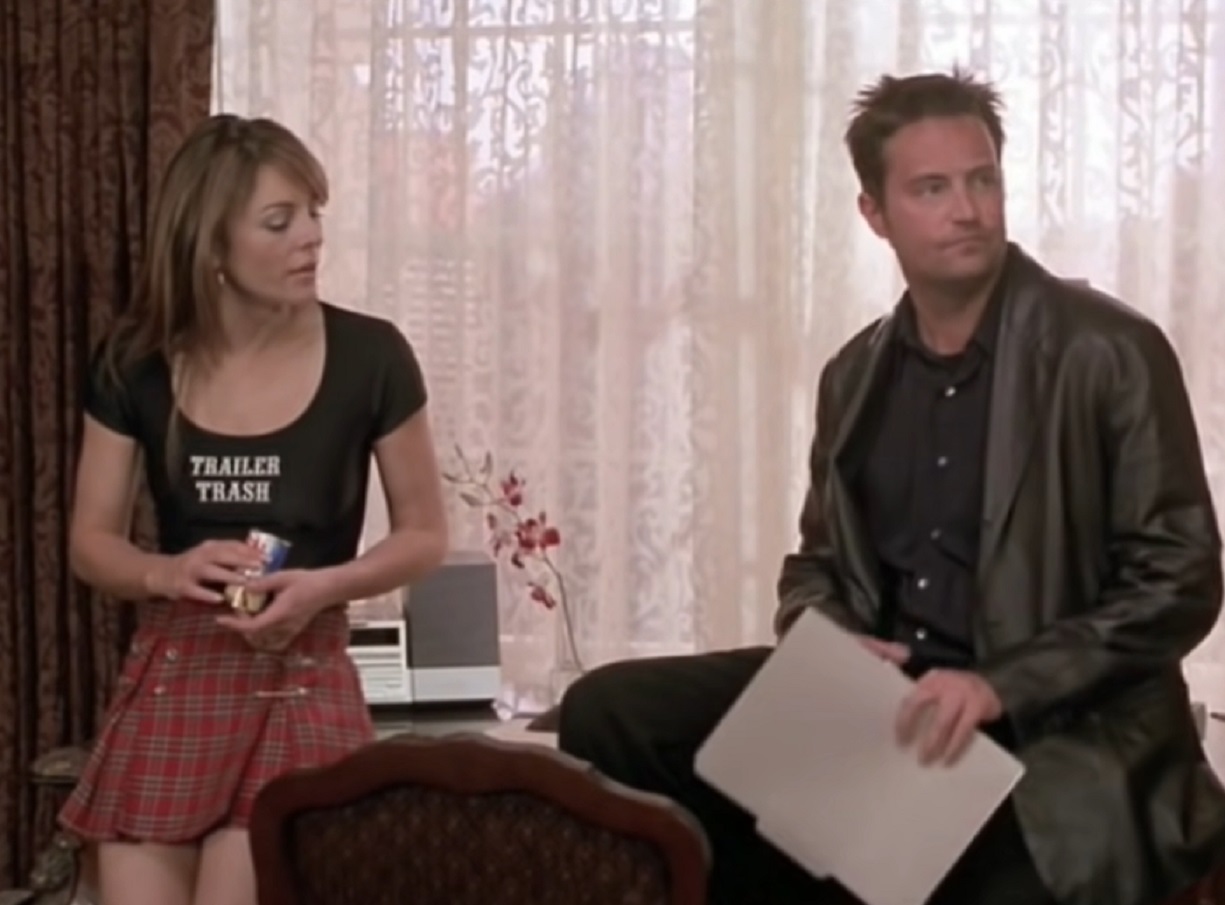Elizabeth Hurley and Matthew Perry are talking - from Serving Sara (2002)