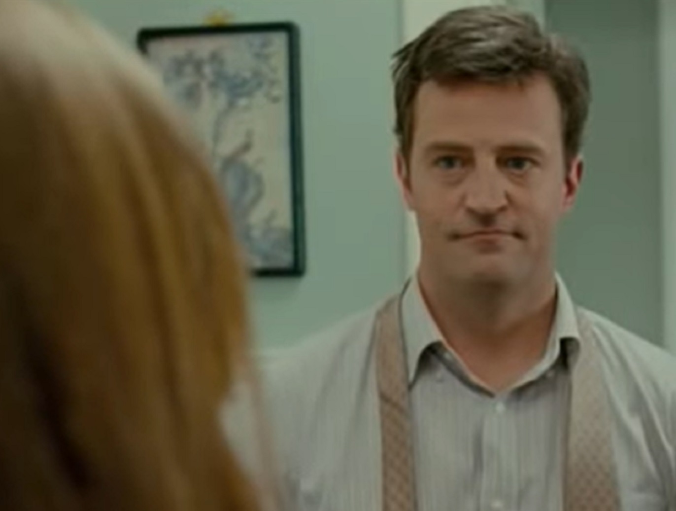 Screenshot: Matthew Perry is talking with woman and looking sad - from Birds Of America (2008)