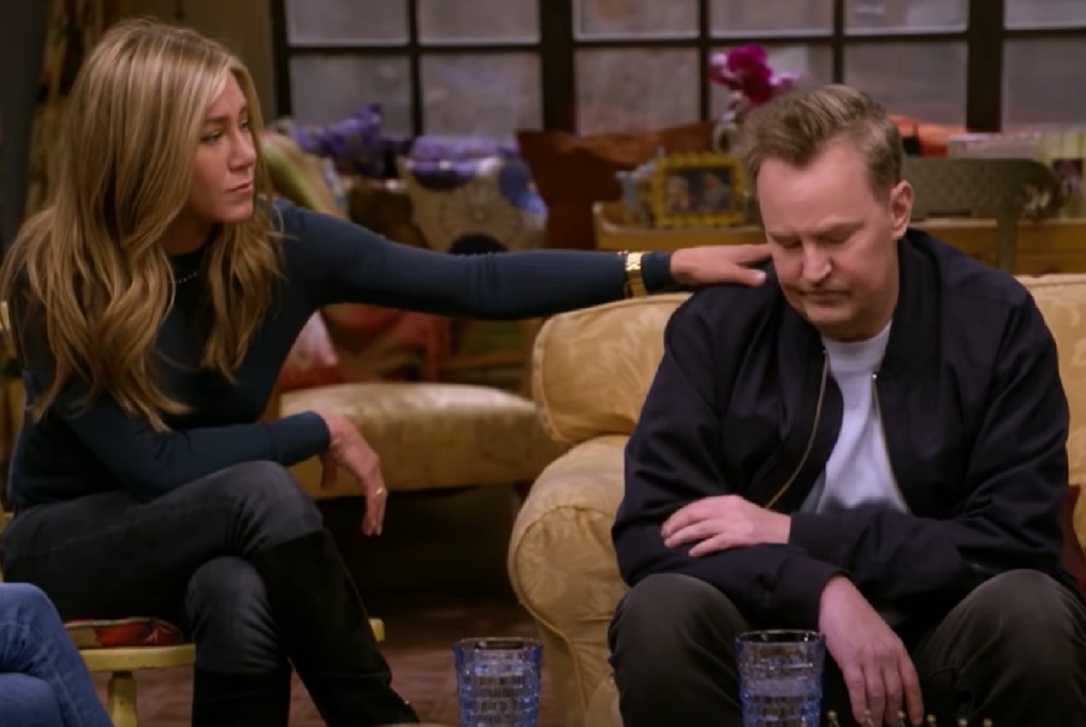 Jennifer Aniston and Matthew Perry seating and talking - from  Friends: The Reunion (2021)