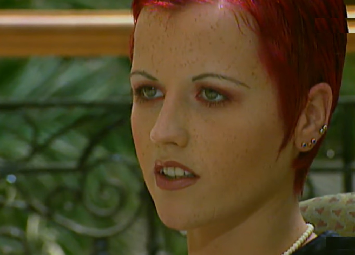 Screenshot: Dolores O'Riordan is looking at side upset - from Dolores (TV documentary,2018)