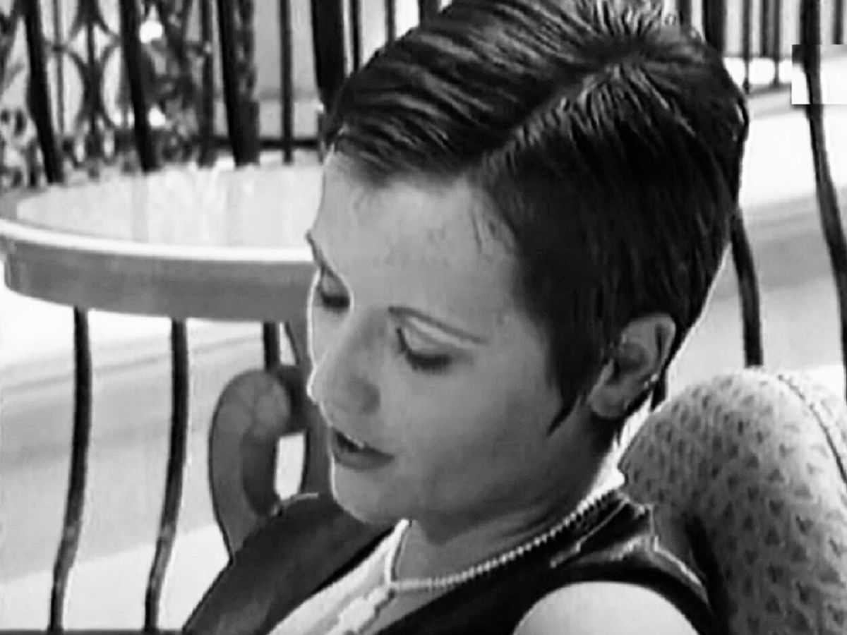 Screenshot: Dolores O'Riordan seating on the chair and looking down - from Dolores (TV documentary,2018)