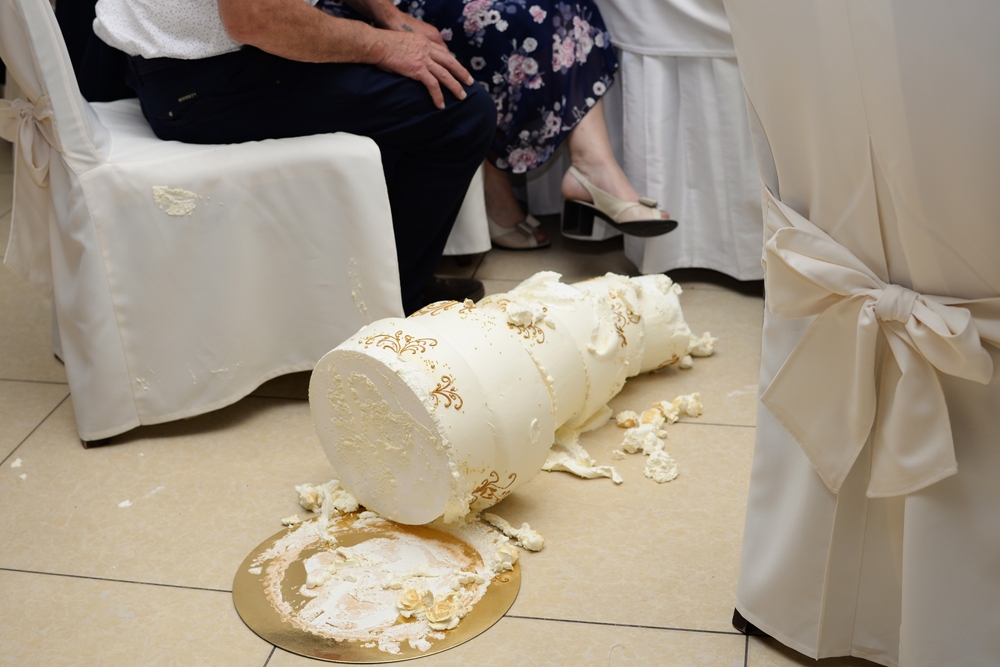 Wedding cake fell on the floor destroyed