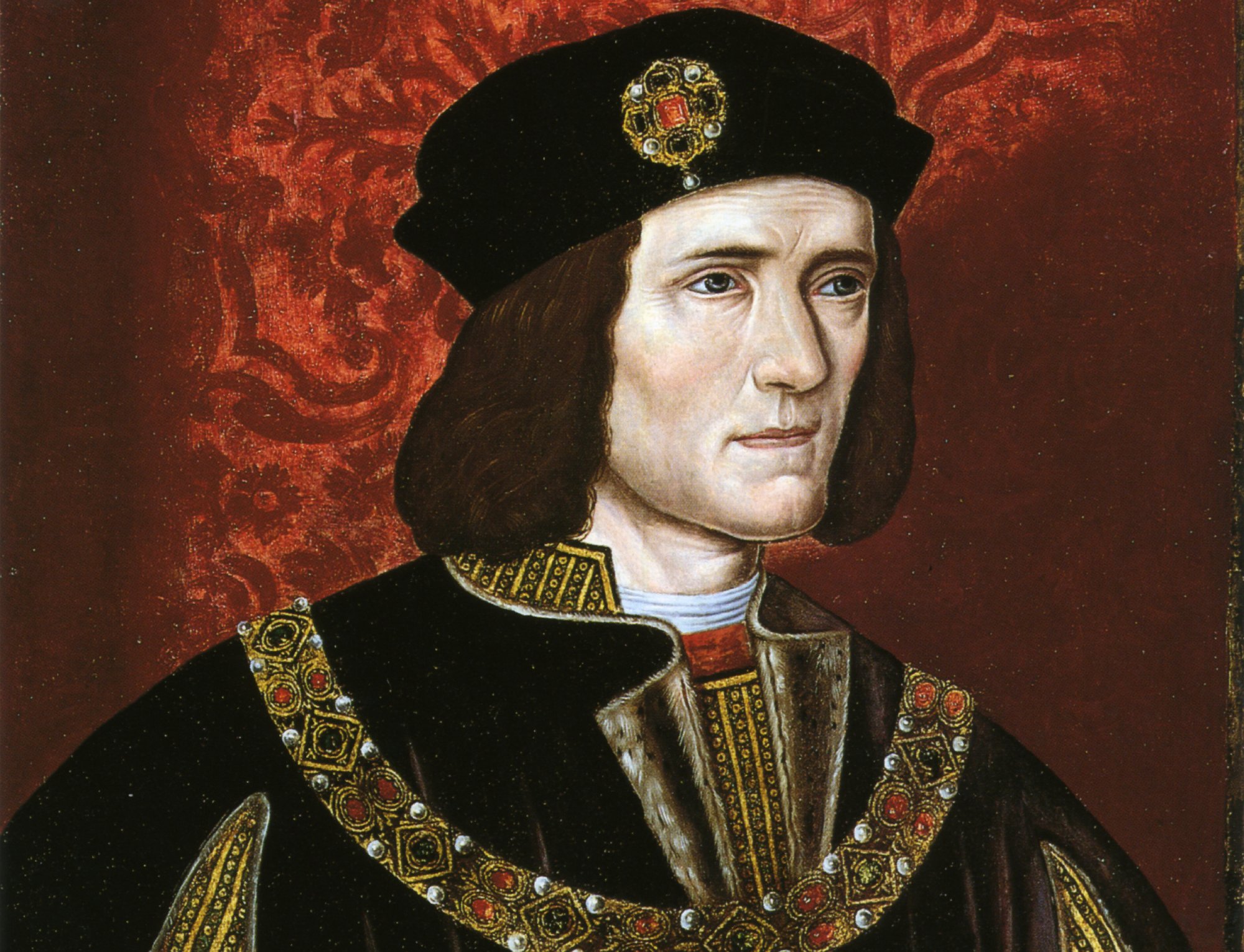 Richard III in brown clothes and a hat