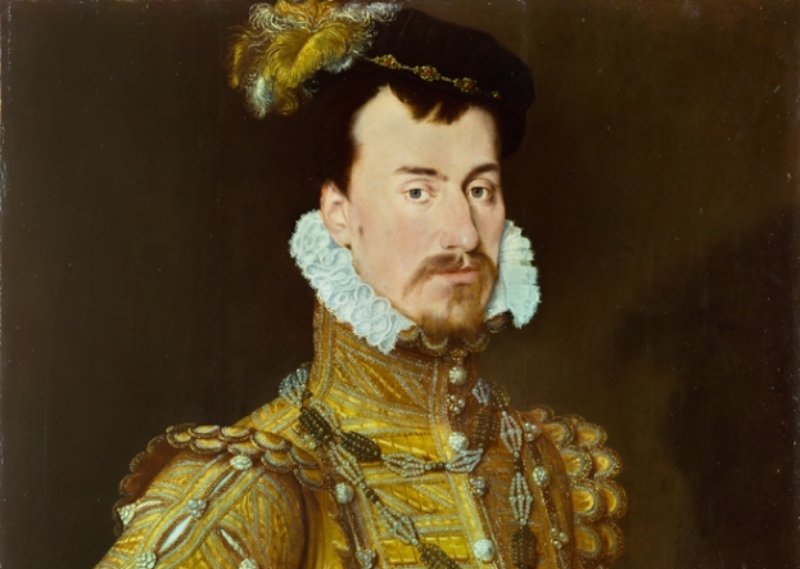 Robert Dudley in yellow clothes and hat