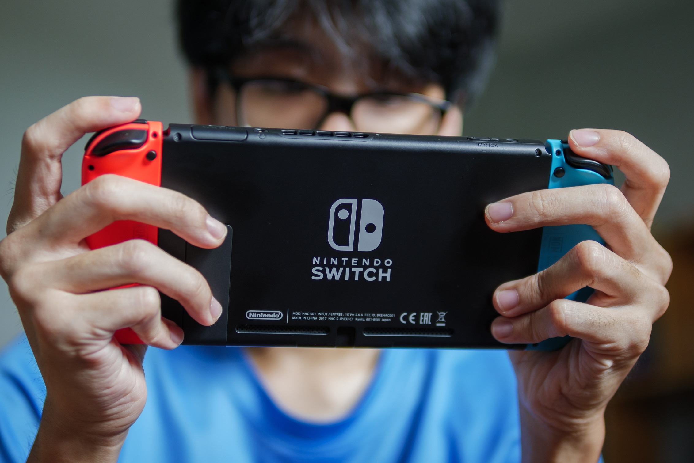 A man playing Nintendo Switch.