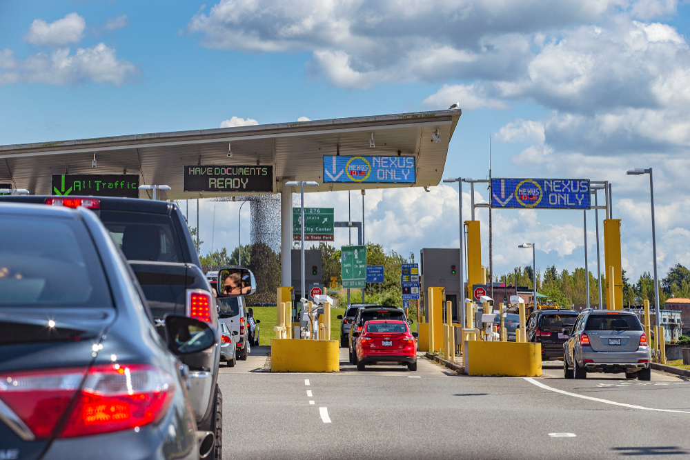 Busy border crossing between US and Canada