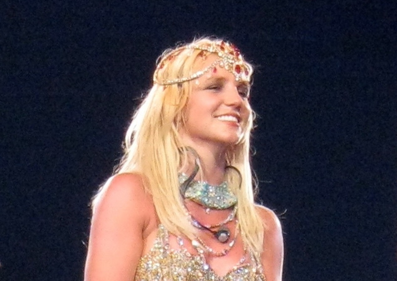 Britney Spears is smiling with closed eyes - 2009
