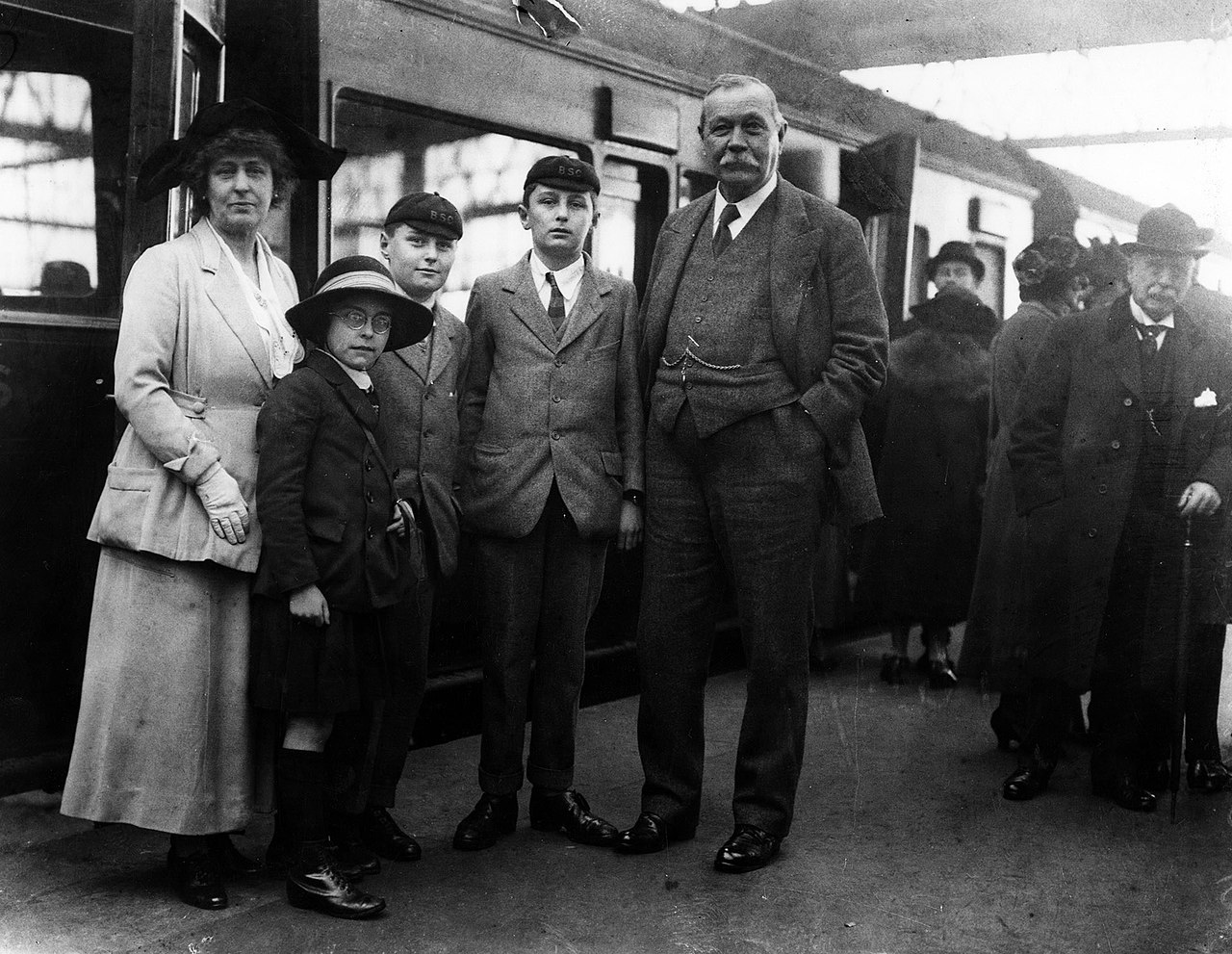 Arthur Conan Doyle with his family at Waterloo Station