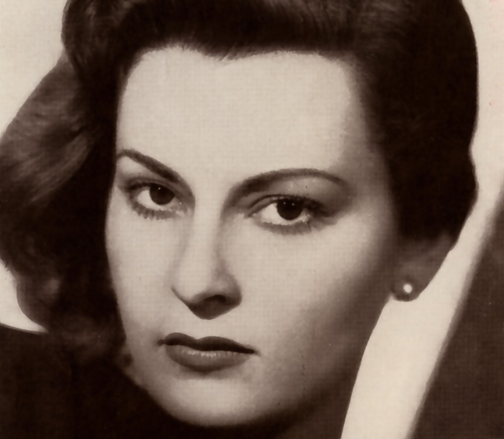 Lia Di Leo in black top and earrings