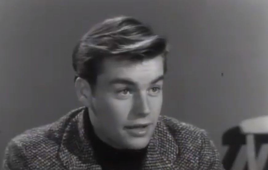 robert wagner  in titanic 1953 wearing gray jacket