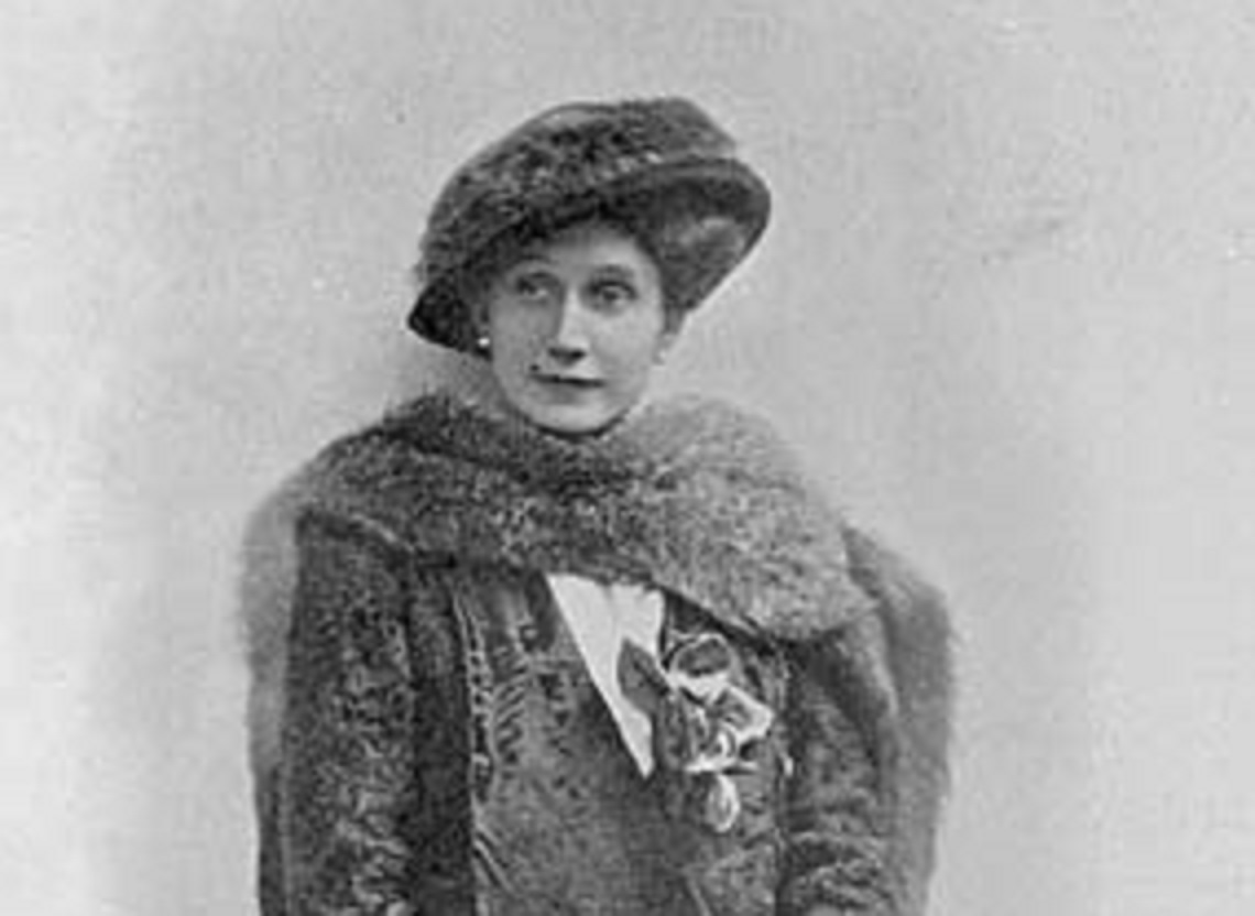 B&W photo of Natalia Brasova looking at side - pre 1917