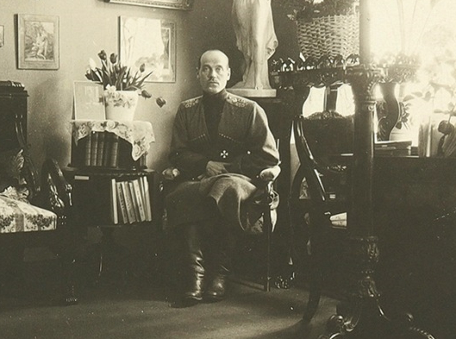 B&W photo of Grand Duke Mikhail Alexandrovich Romanov is seating in a room and looking at camera - circa 1912-1914