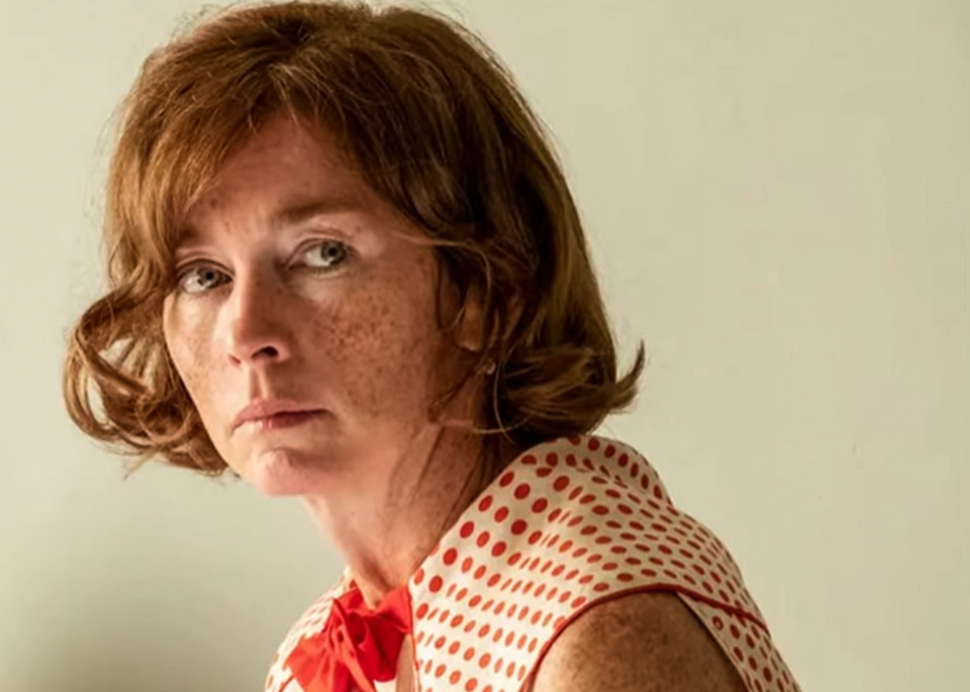 Screenshot: Gladys Pearl Baker (Julianne Nicholson) wearing red and white dress - from Blonde (2022)