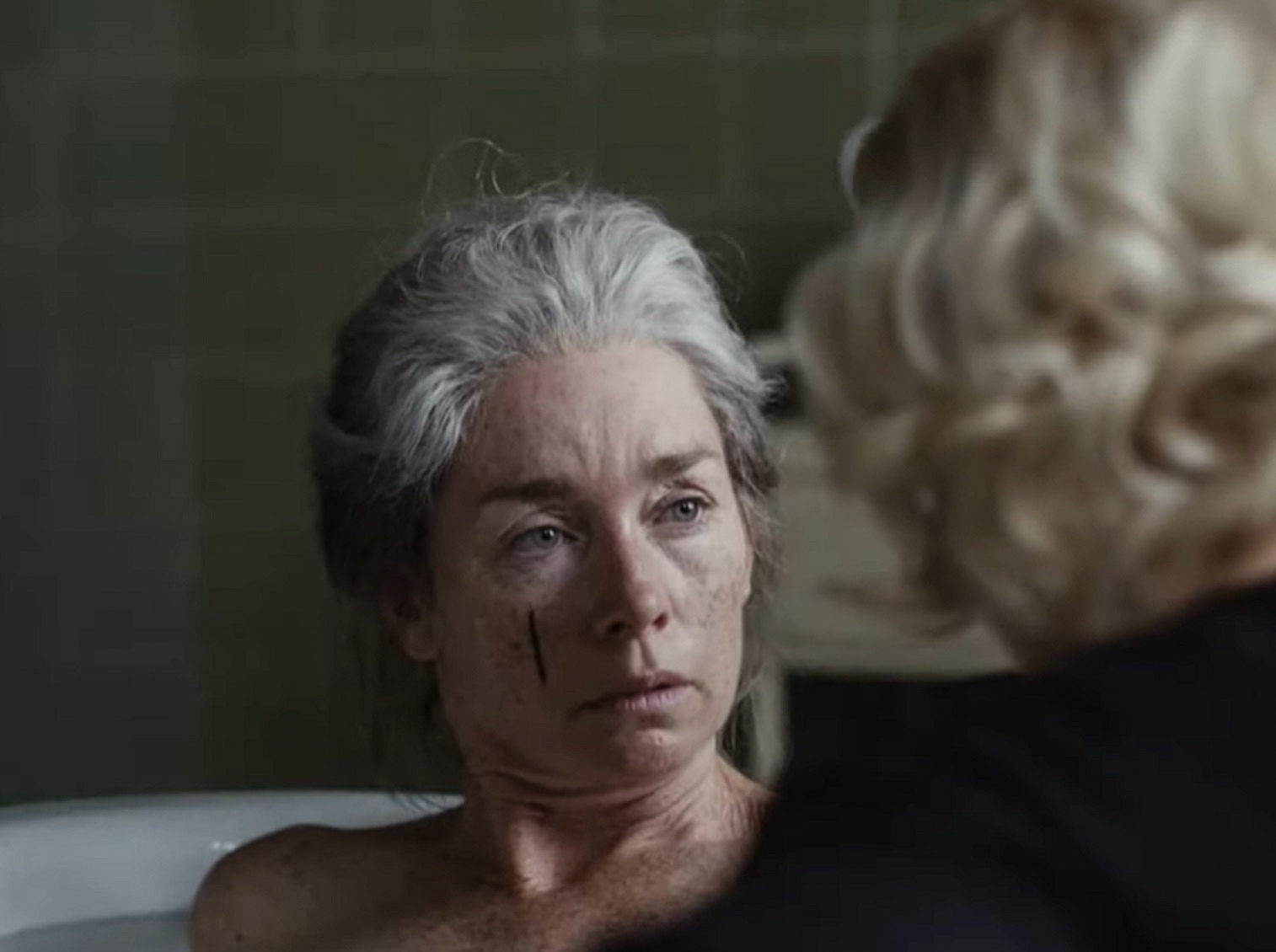 Screenshot: Gladys Pearl Baker (Julianne Nicholson) talking with her daughter - from Blonde (2022)