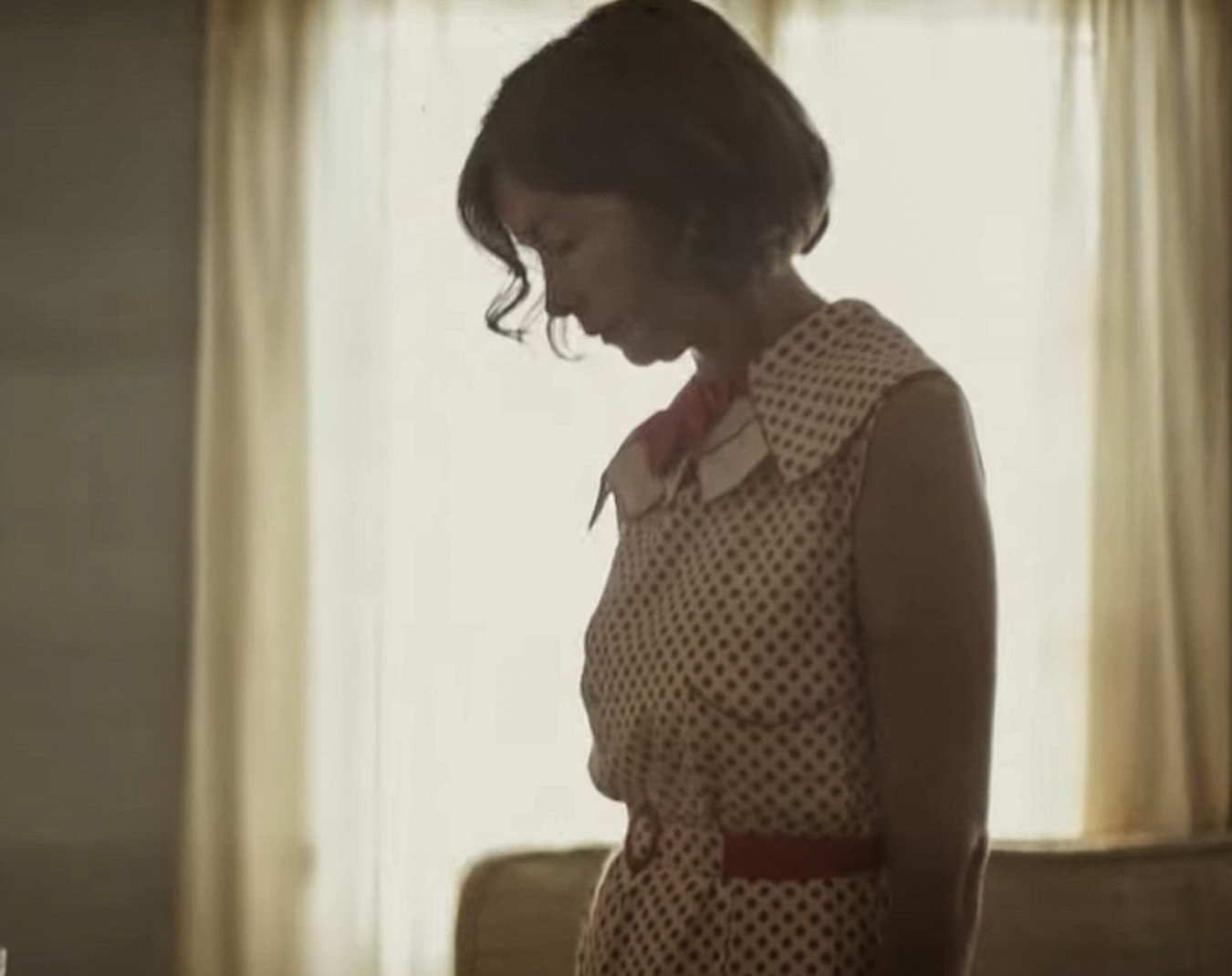 Screenshot: Gladys Pearl Baker (Julianne Nicholson) is looking down standing in the room - from Blonde (2022)