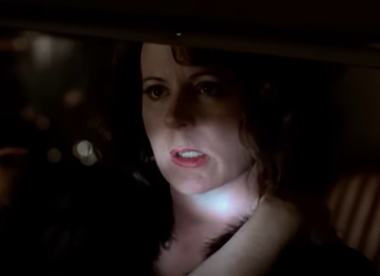Screenshot: Gladys Pearl Baker (Patricia Richardson) is seating in the car and talking - from Blonde (2001)