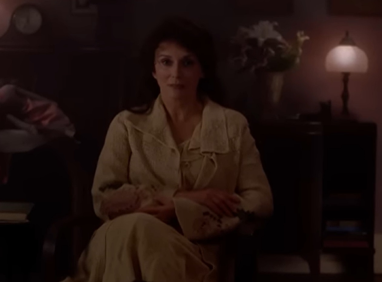 Screenshot: Gladys Pearl Baker's mother is seating and looking at camera - from Blonde (2001)