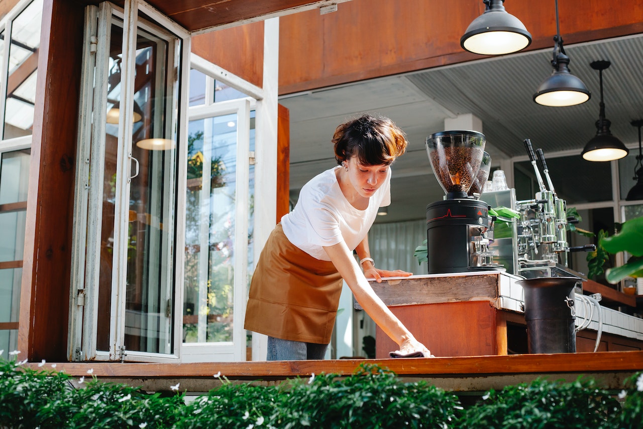Young woman wearing white t shirt is working at restaurant.