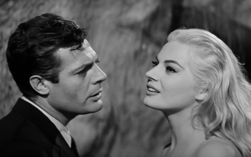 Anita Ekberg in La Dolce Vita in Trevi fountain