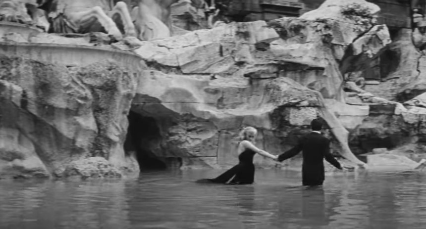 Marcello Mastroianni and Anita Ekberg in La Dolce Vita in Trevi fountain