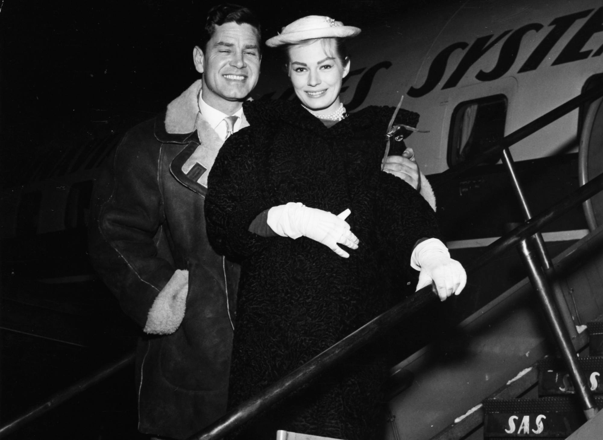 Anita Ekberg, actress, Sweden and Anthony Steel, actor, United Kingdom 1956-02-18 onboarding a plane