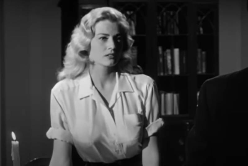 Anita Ekberg in Screaming Mimi wearing white shirt