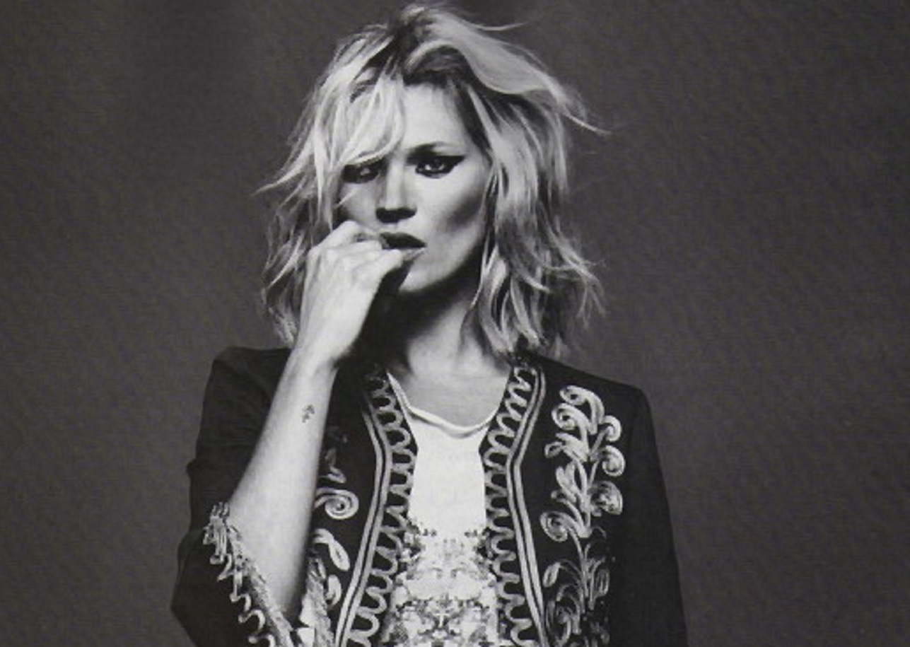 Kate Moss with messy hair is wearing black shirt and looking at camera - 2008