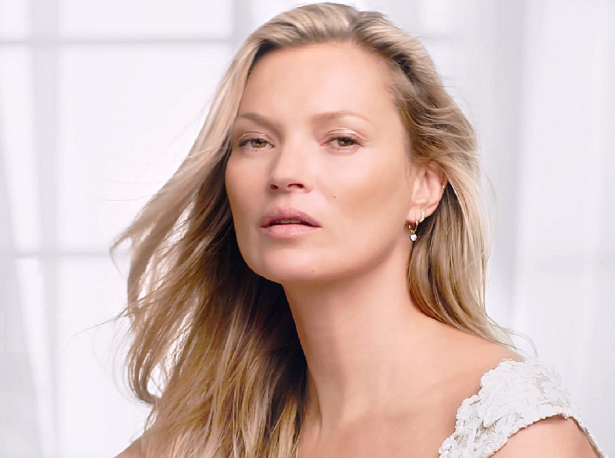 Kate Moss with long hair is looking at camera - 2019