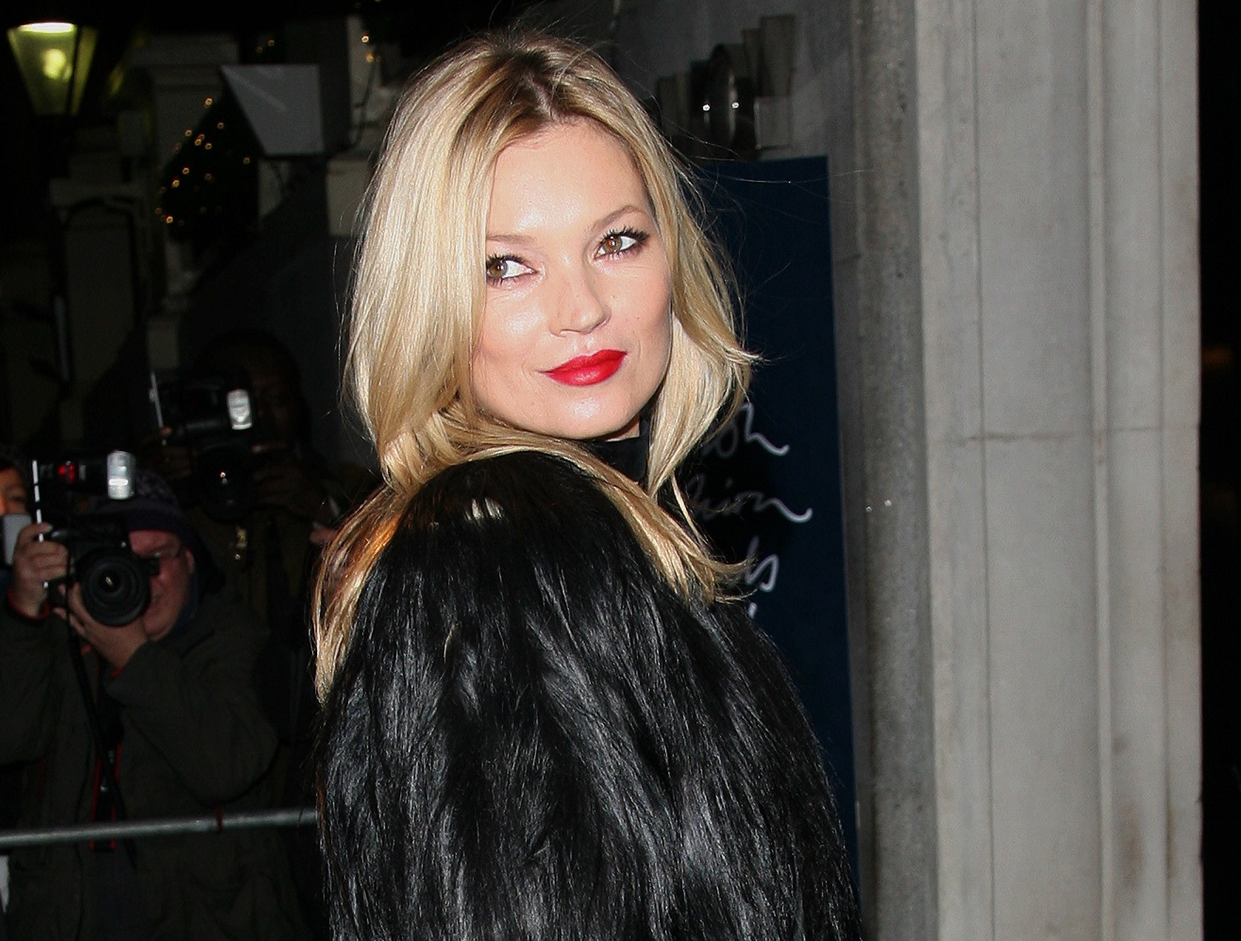 Kate Moss with long hair is looking at side and smiling - 2011