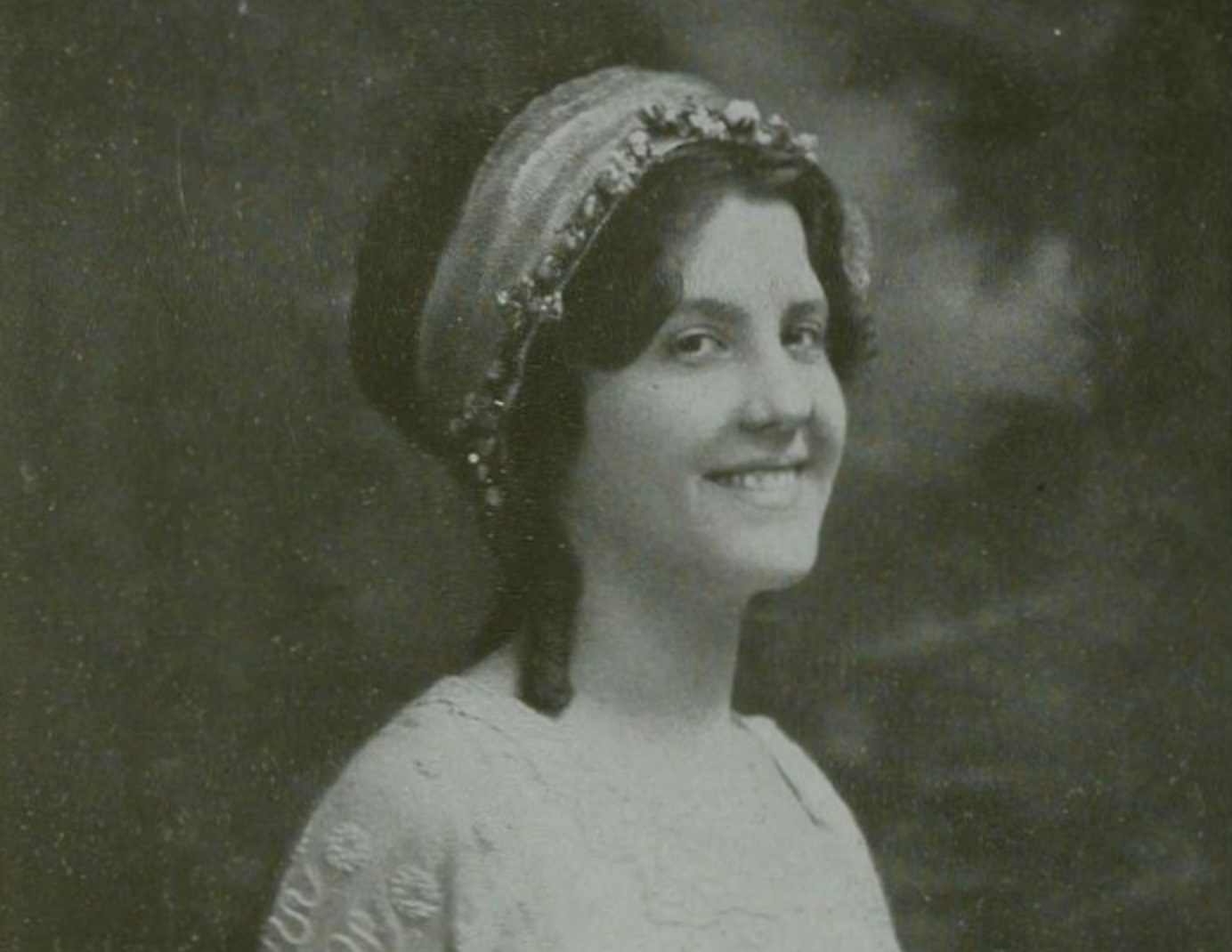 Gertrude Vanderbilt is looking at camera and smiling - 1911