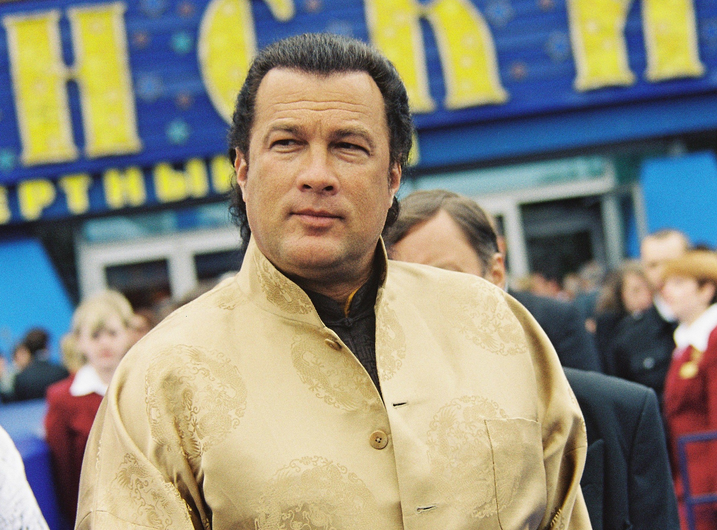 Steven Seagal is walking on the street and looking at side - 2003