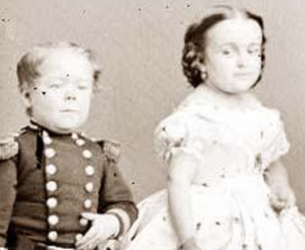 B&W photo of Lavinia Warren & Commodore-Nutt looking at front.