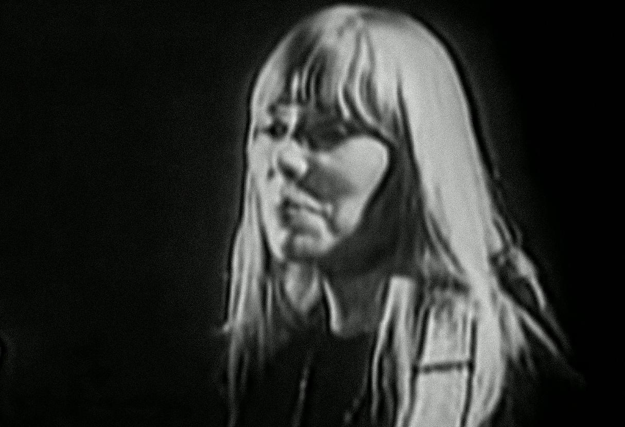 B&W Screenshot: Joni Mitchell is looking at side with sad face - from Joni Mitchell: A Woman of Heart and Mind (2003)