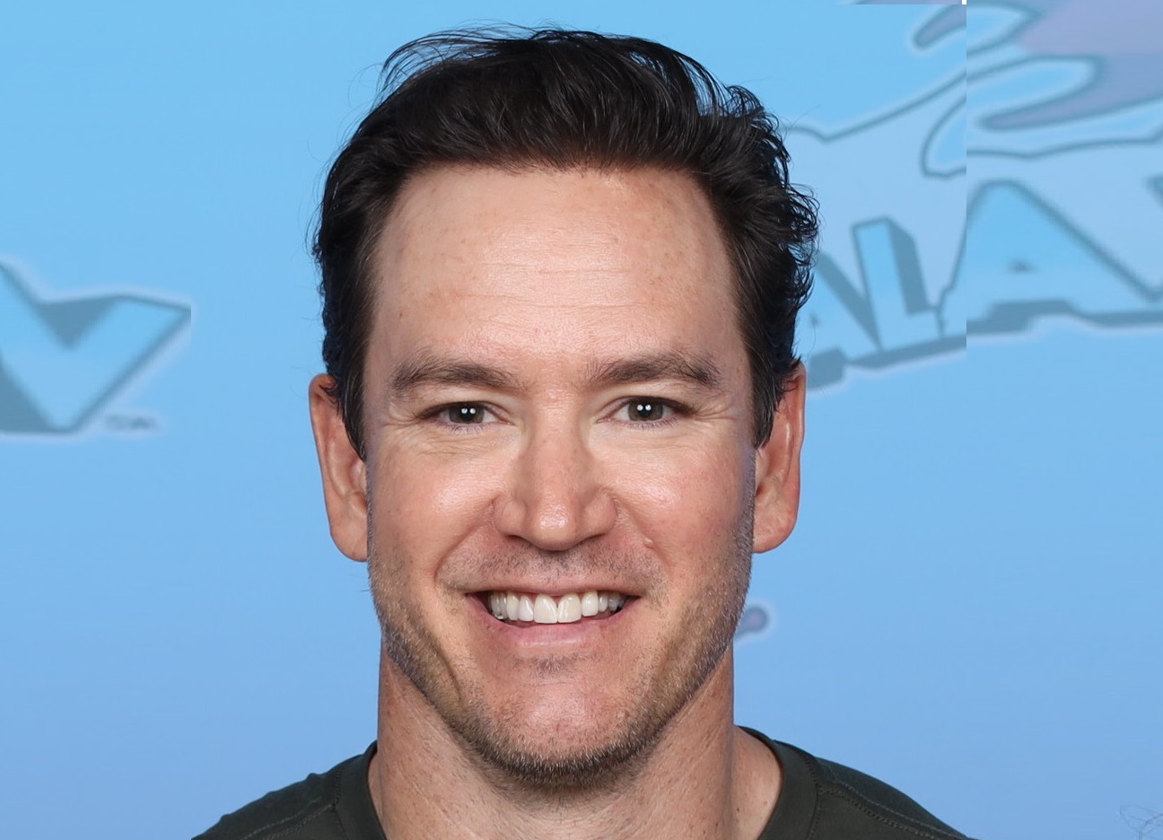 Mark-Paul Gosselaar is looking at camera and smiling - 2023