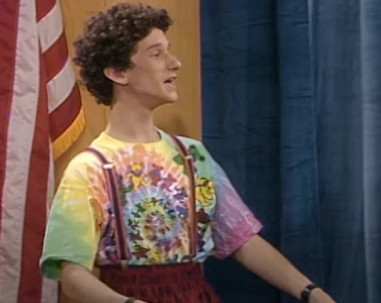 Screenshot: Dustin Diamond is looking at side and talking - from Saved by the Bell (1989-93)