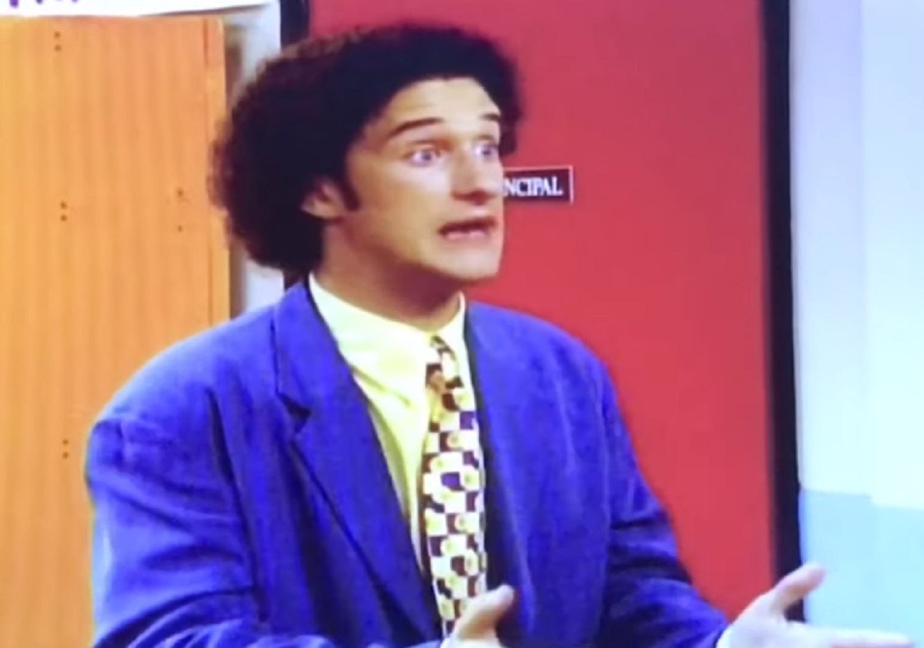 Screenshot: Dustin Diamond is talking with surprised face - from Saved by the Bell: The New Class (1993-2000)