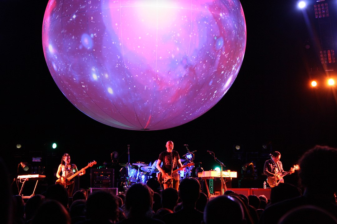 Smashing Pumpkins performing