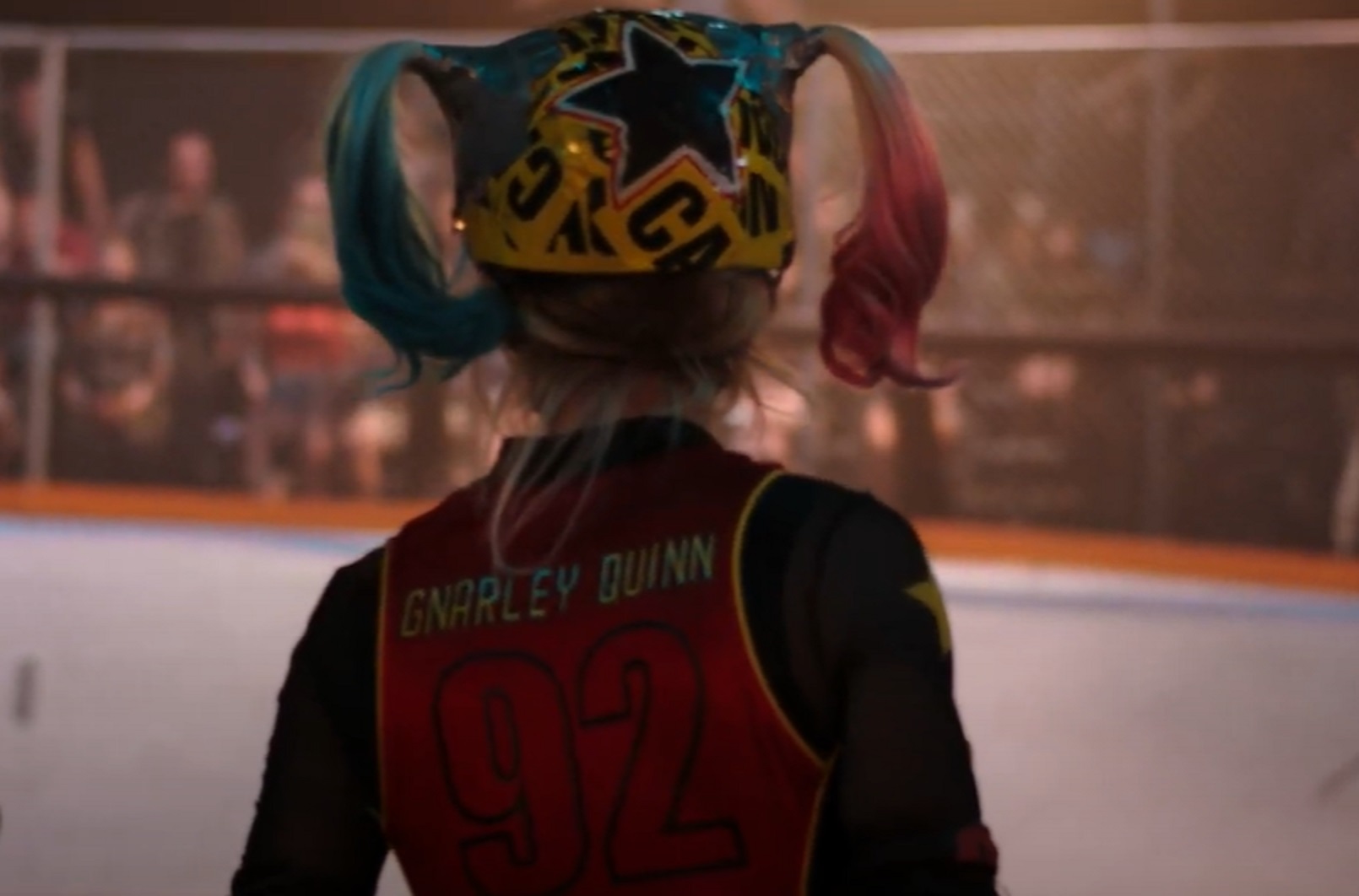 Screenshot: Harley Quinn (Margot Robbie) wearing shirt with her name and helmet - from Birds of Prey (2020)