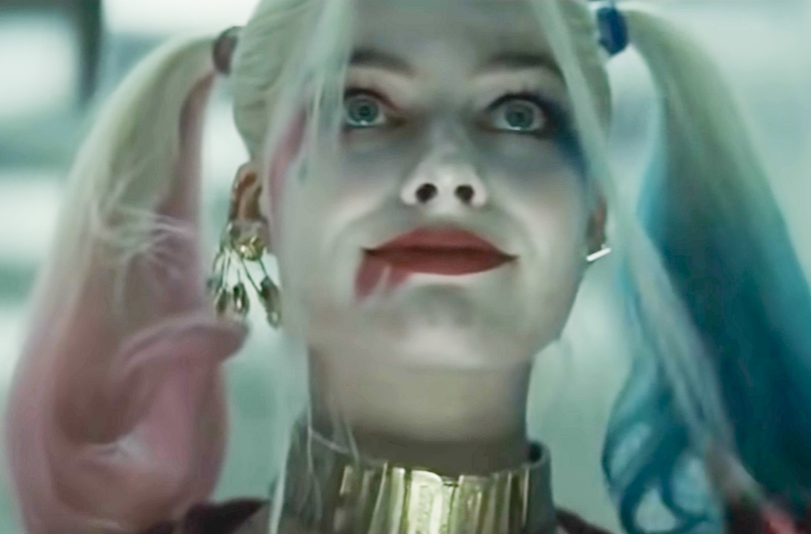 Screenshot: Harley Quinn (Margot Robbie) with pink and blue pigtails is looking at front - from Suicide Squad (2016)