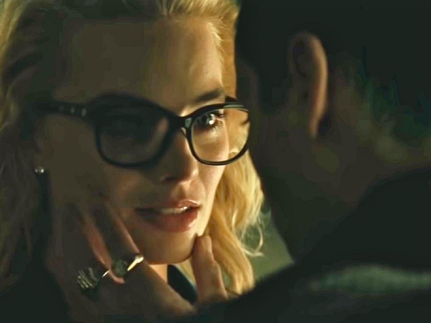 Screenshot: Harley Quinn (Margot Robbie) is smiling to Joker - from Suicide Squad (2016)