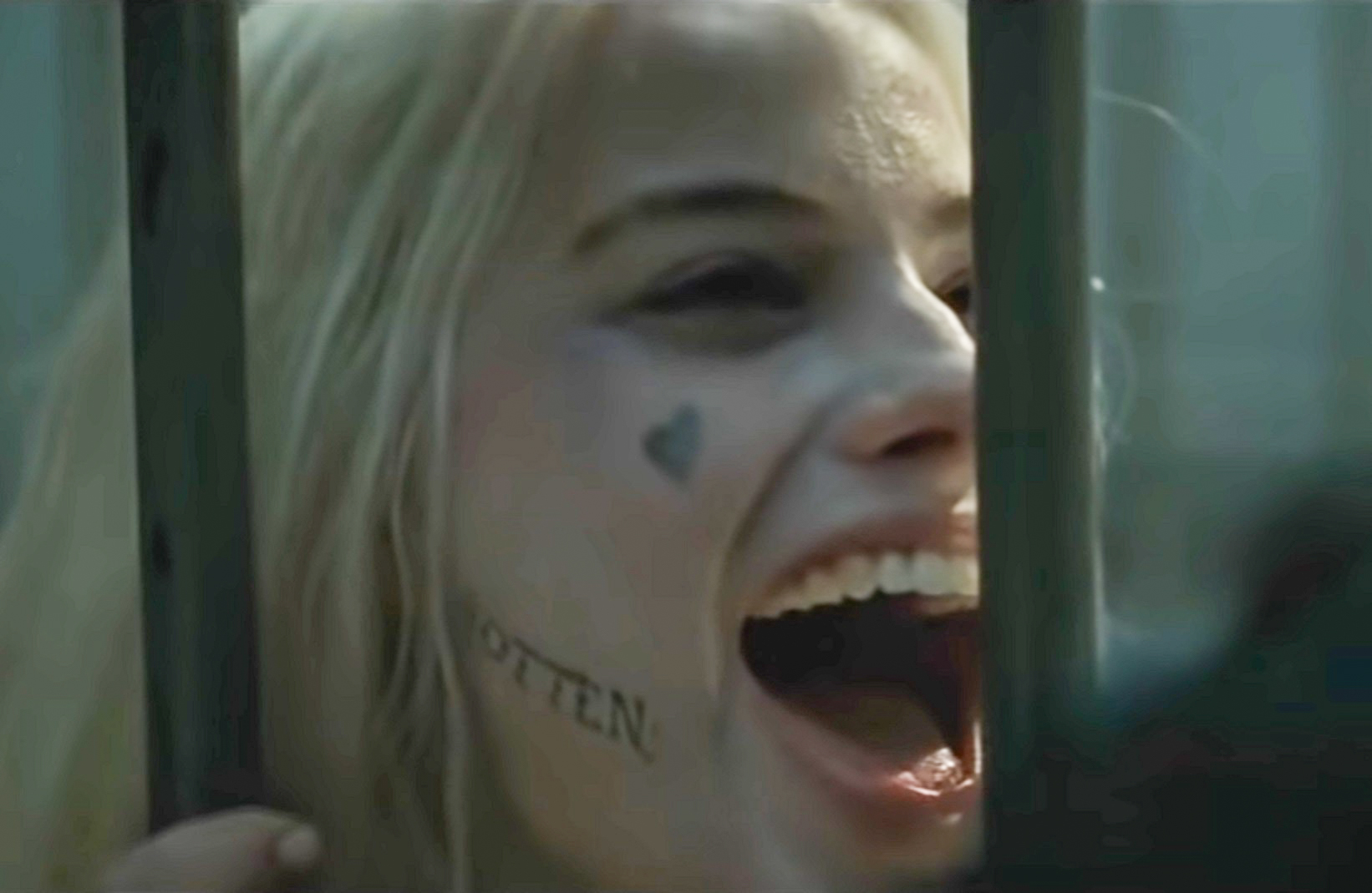 Screenshot: Harley Quinn (Margot Robbie) yelling behind bars in jail - from Suicide Squad (2016)