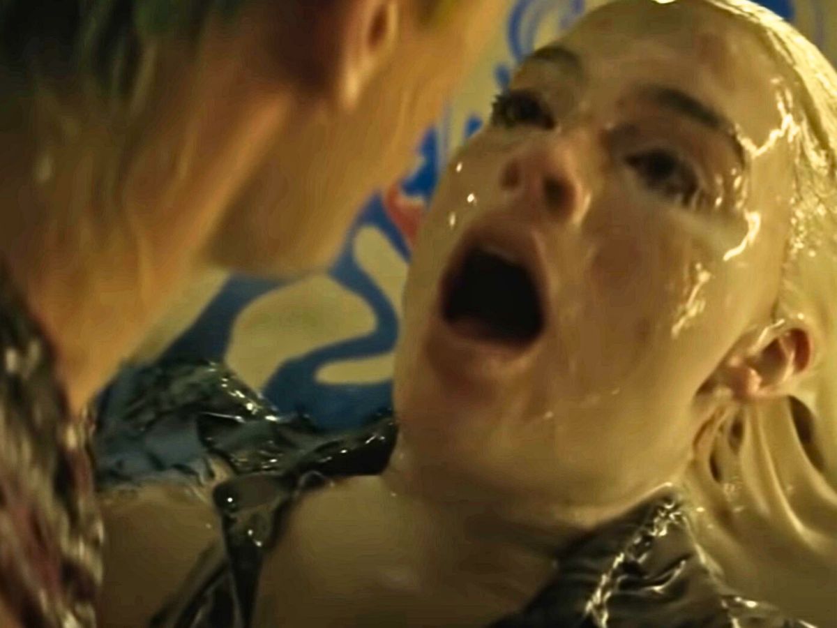 Screenshot: Harley Quinn (Margot Robbie) in tank with acid - from Suicide Squad (2016)