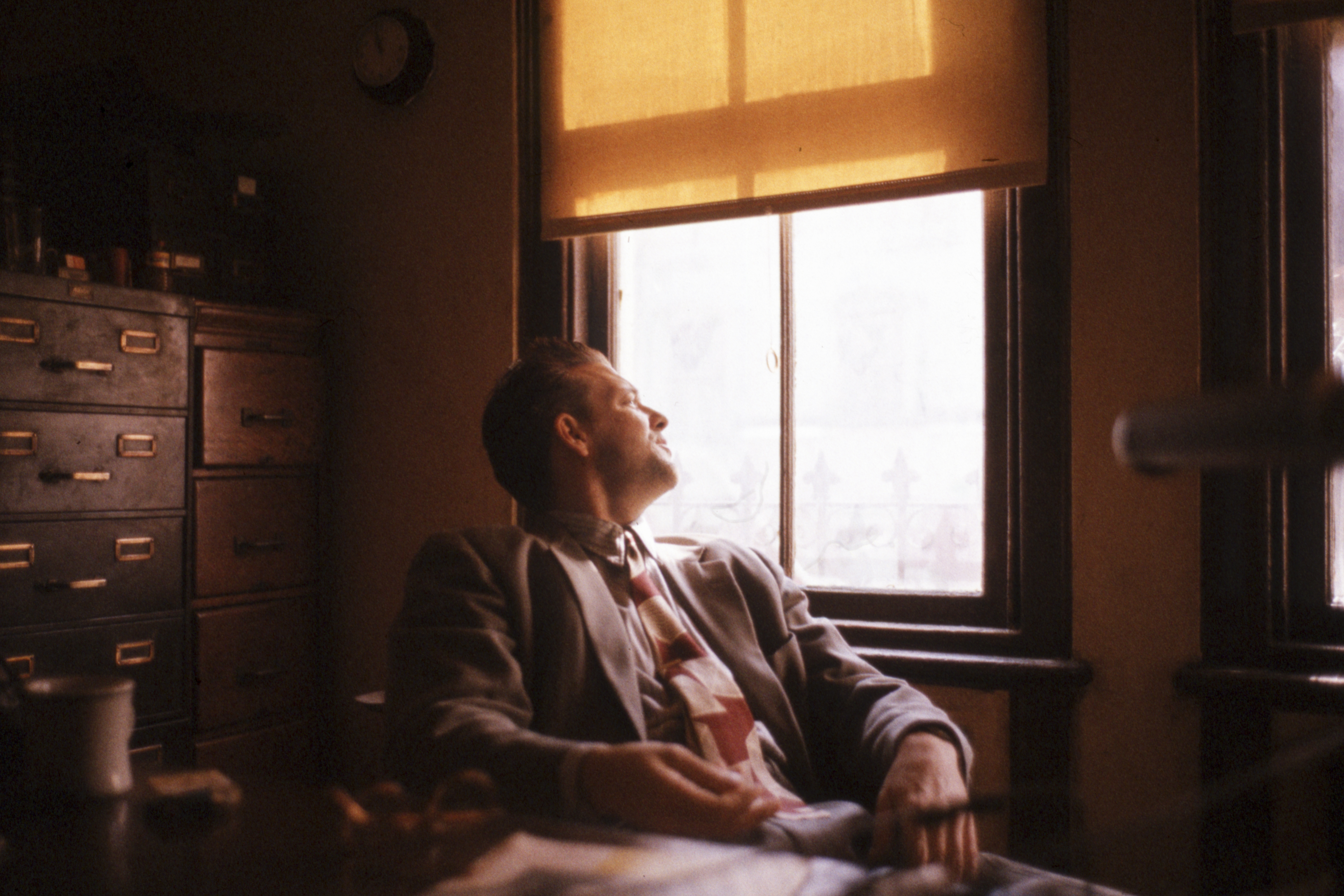 Mickey Rourke sur le tournage du film 'Angel Heart', en 1986, à New York (Photo by Bertrand LAFORET/Gamma-Rapho via Getty Images)