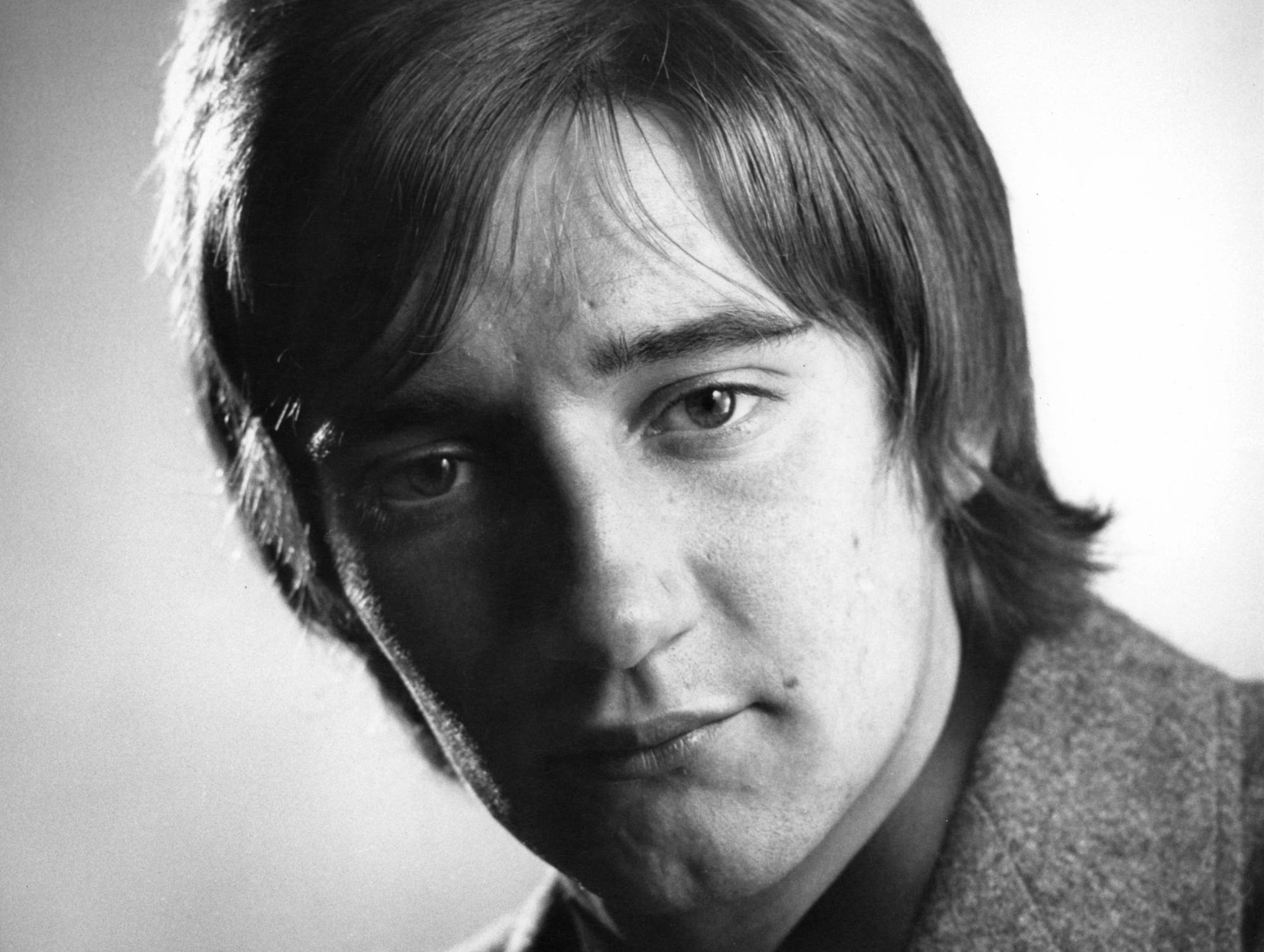 Photo of Rod STEWART in gray jacket