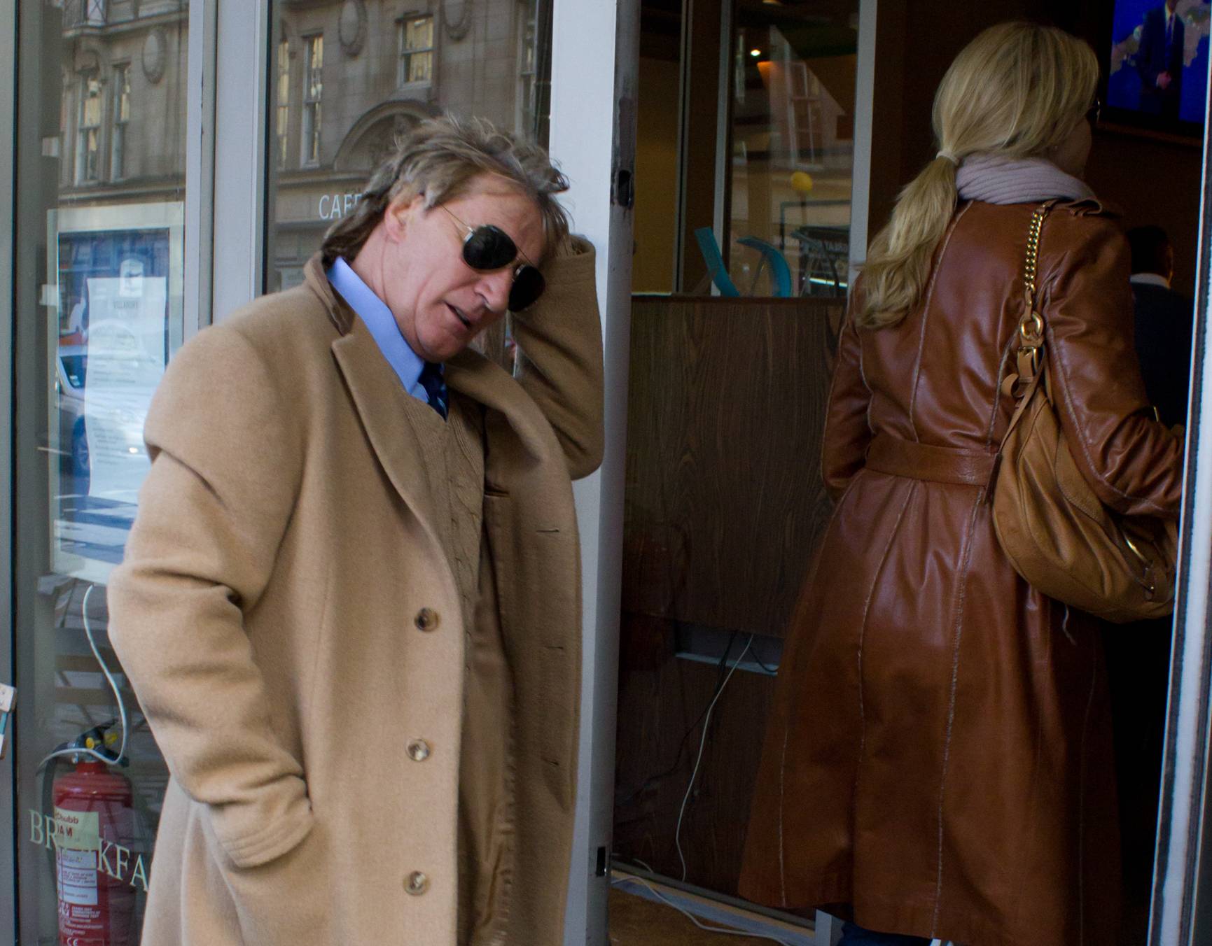 Rod Stewart & Penny Lancaster go for lunch in winter clothes