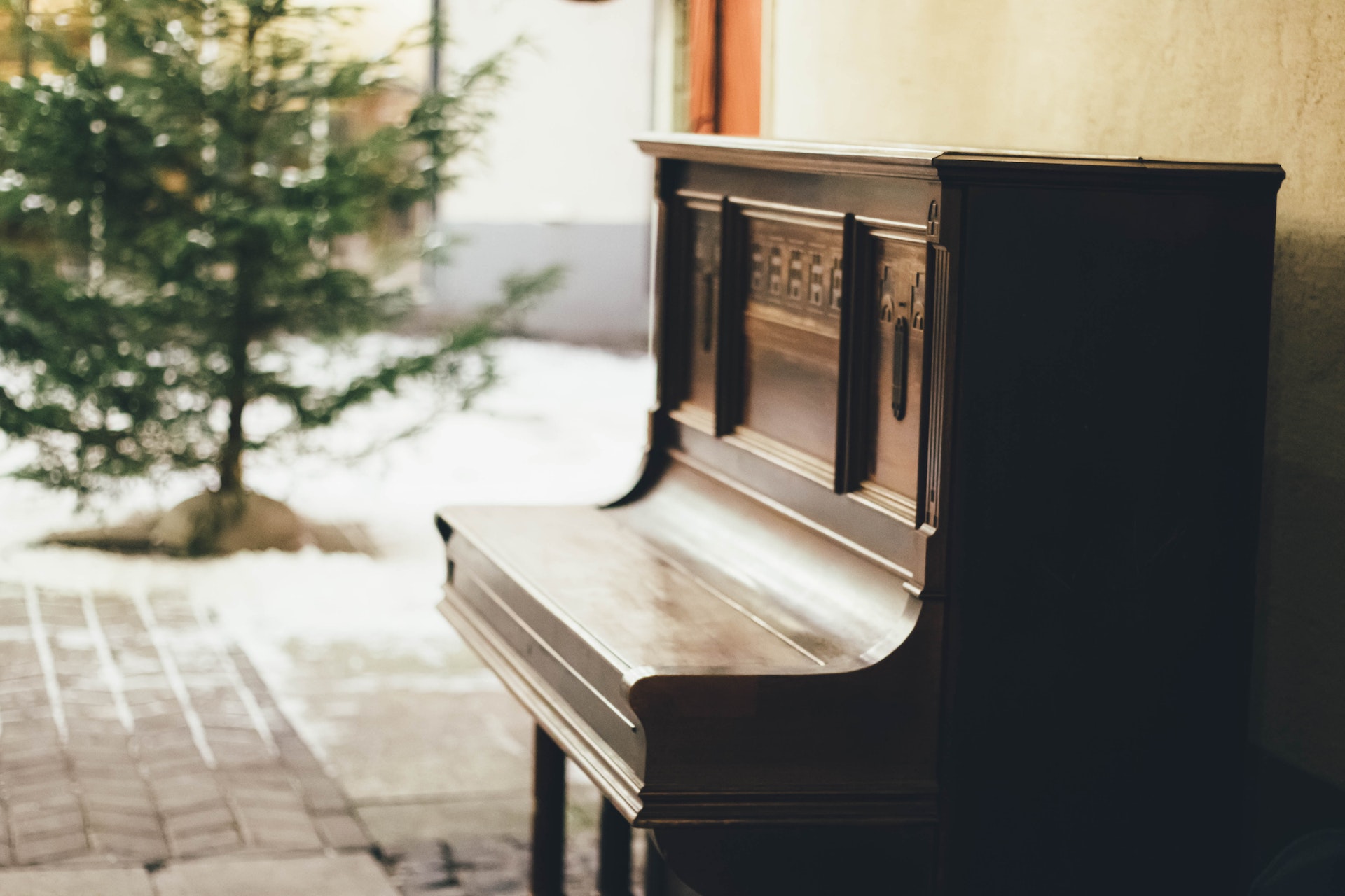piano outside