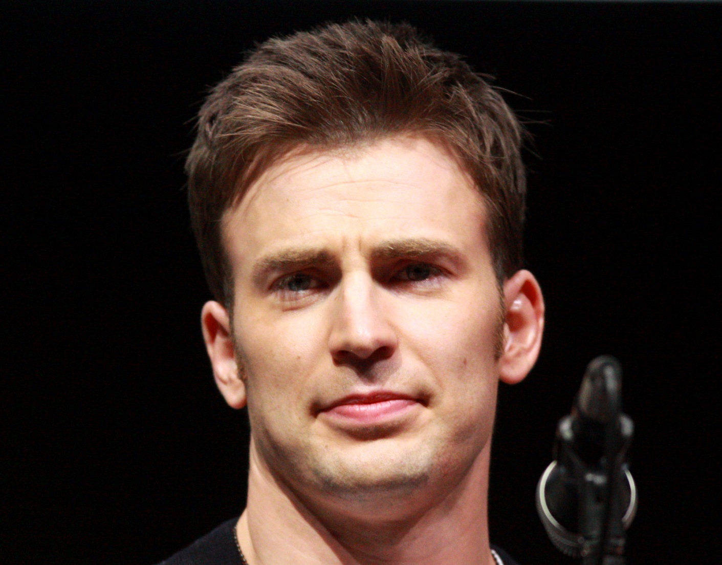 Chris Evans wearing black jacket is looking at front - 2013