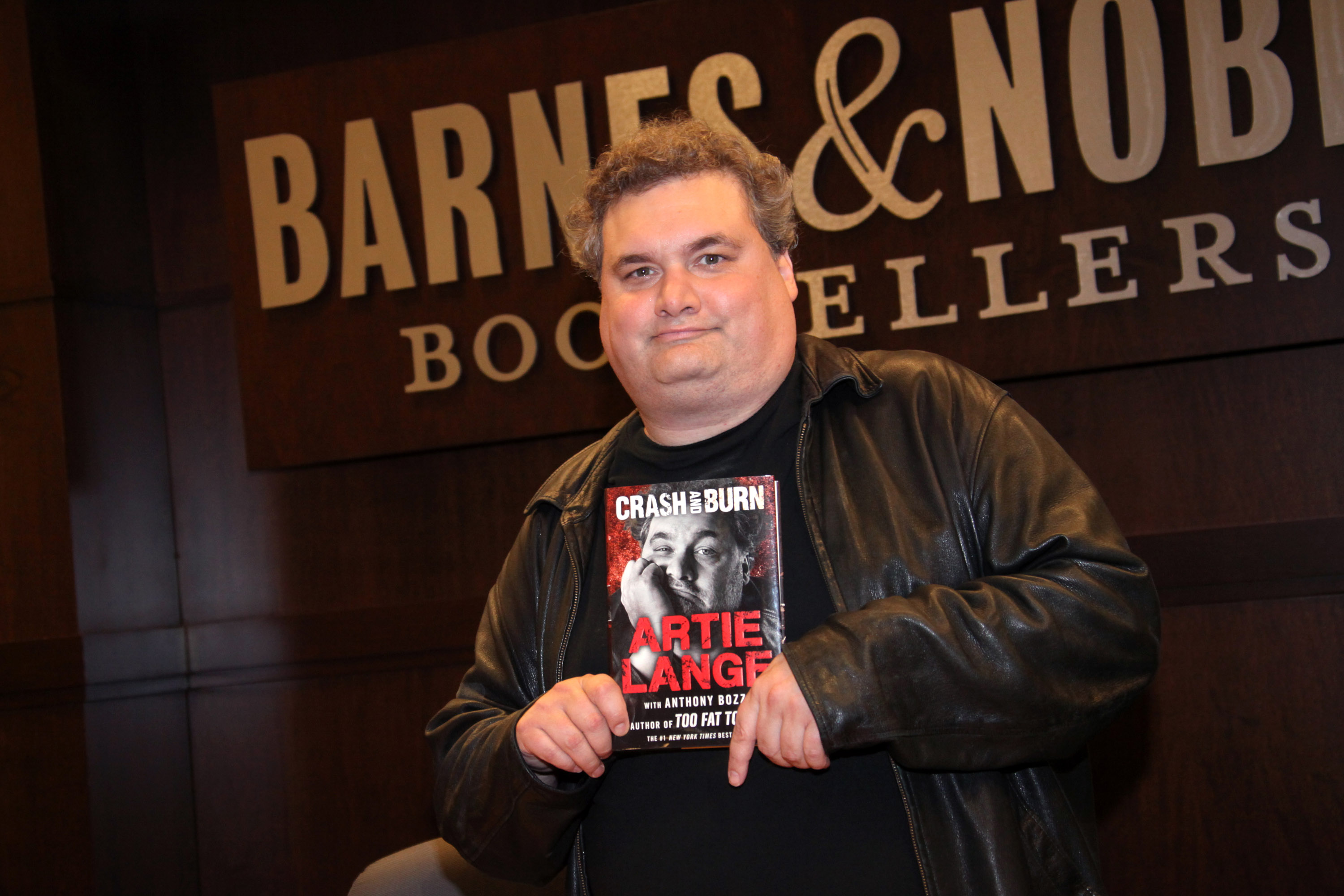 LOS ANGELES, CA - NOVEMBER 04: Actor Artie Lang signs copies of his new book 