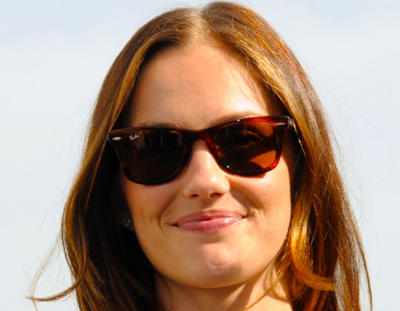 Minka Kelly with long hair, wearing sunglasses is smiling - 2009